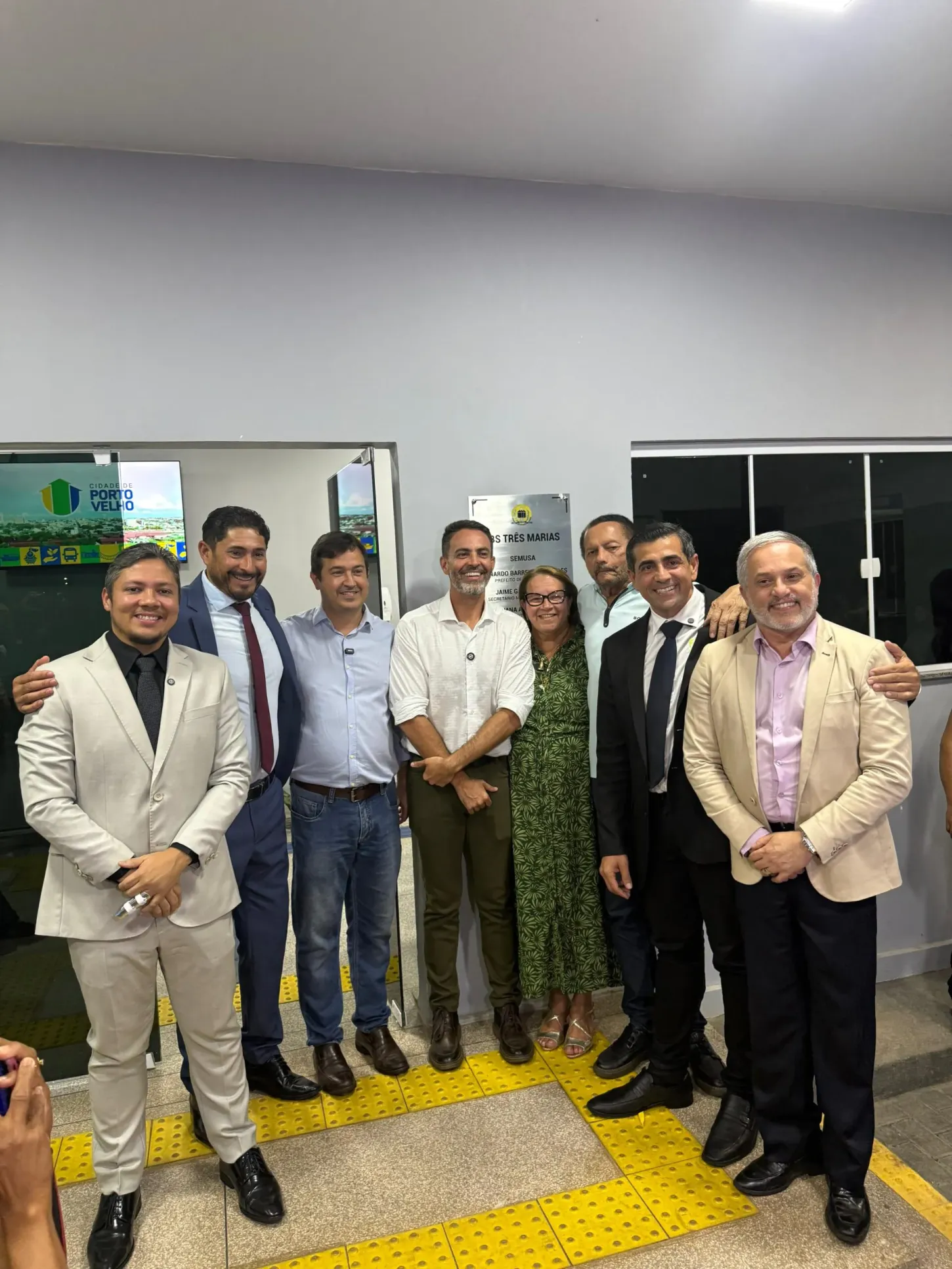Vereador Zé Paroca, prefeito Léo Moraes e autoridades entregam a Unidade de Saúde no bairro Três Marias