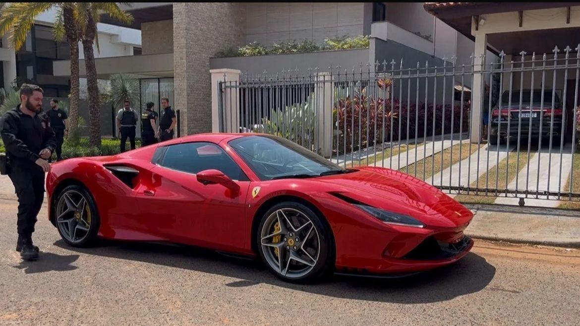 Brasília: Ferrari e McLaren são apreendidas em investigação federal