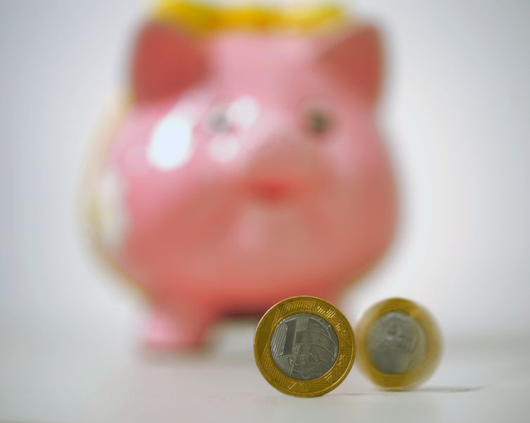 Poupança tem retirada líquida de R$ 7,6 bilhões em agosto