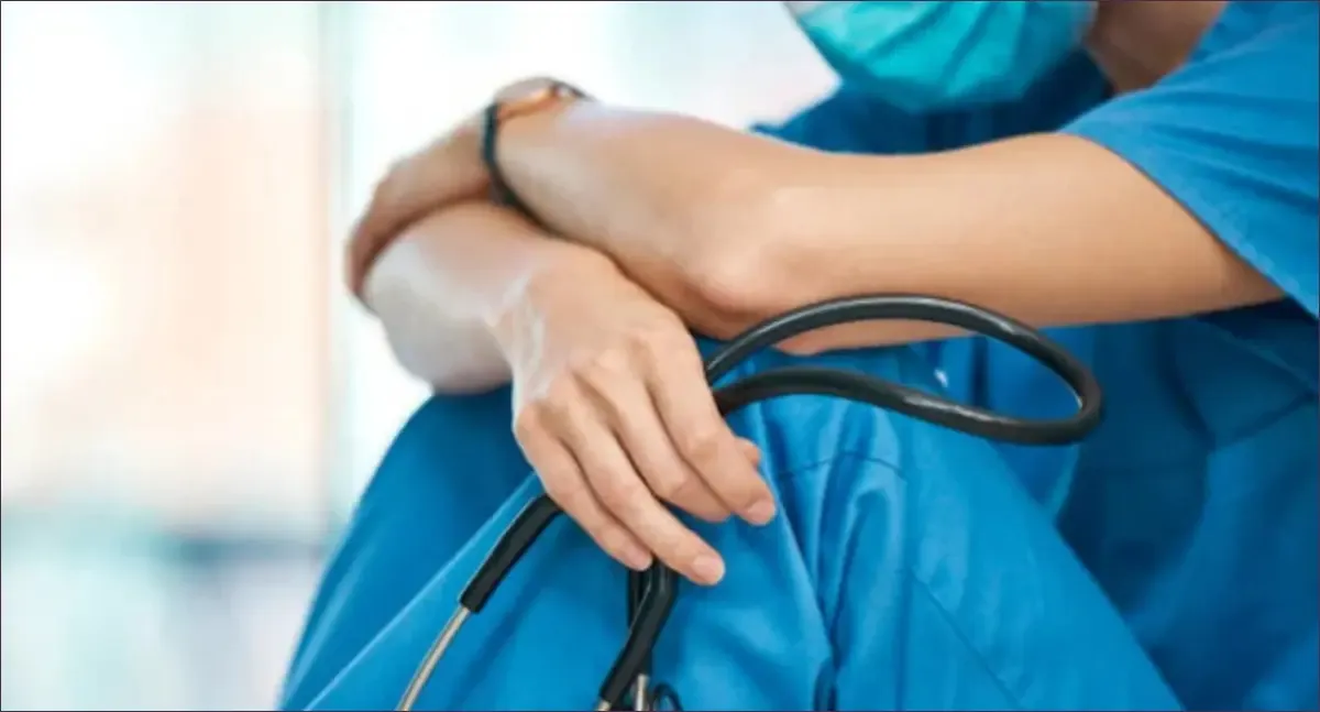 Quase metade dos médicos no Brasil enfrenta doenças mentais