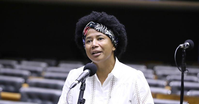 Quatro pessoas condenadas por crime de homofobia contra deputada federal de Rondônia após mensagens em grupo de WhatsApp