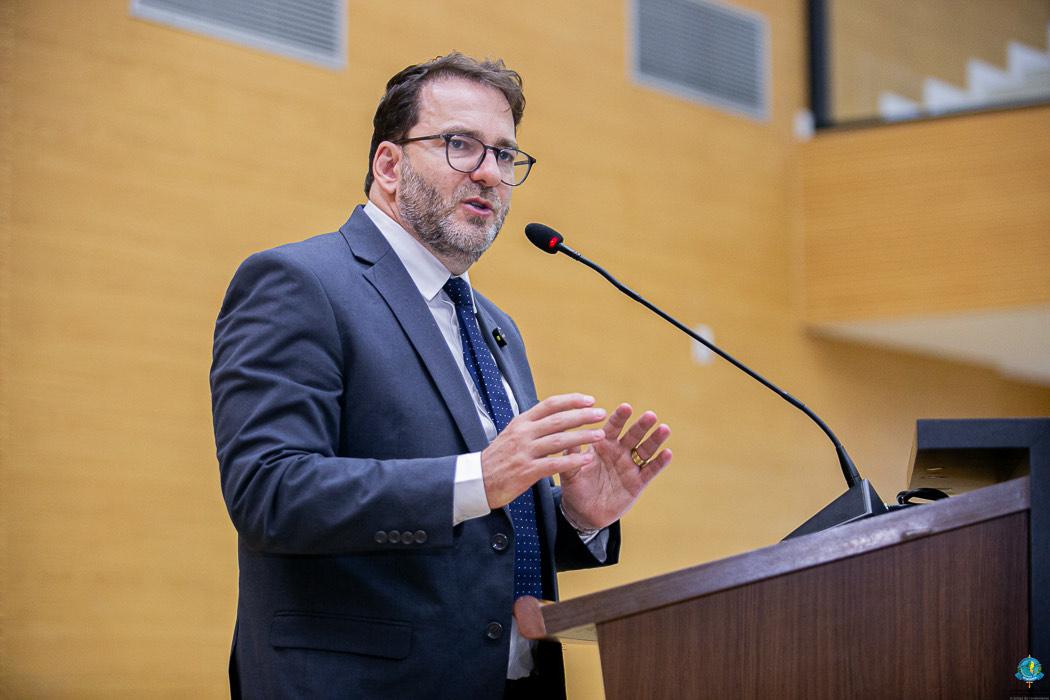 Alex Redano solicita substituição do telhado do Colégio Tiradentes da PM em Ariquemes