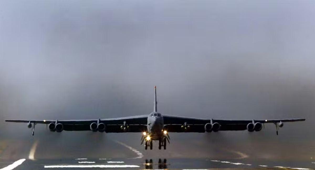 Capacidade nuclear e espinha dorsal da Força Aérea: conheça o bombardeiro B-52 dos EUA