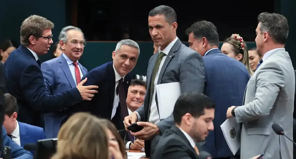 CCJ suspende ação penal no STF contra deputado Gayer