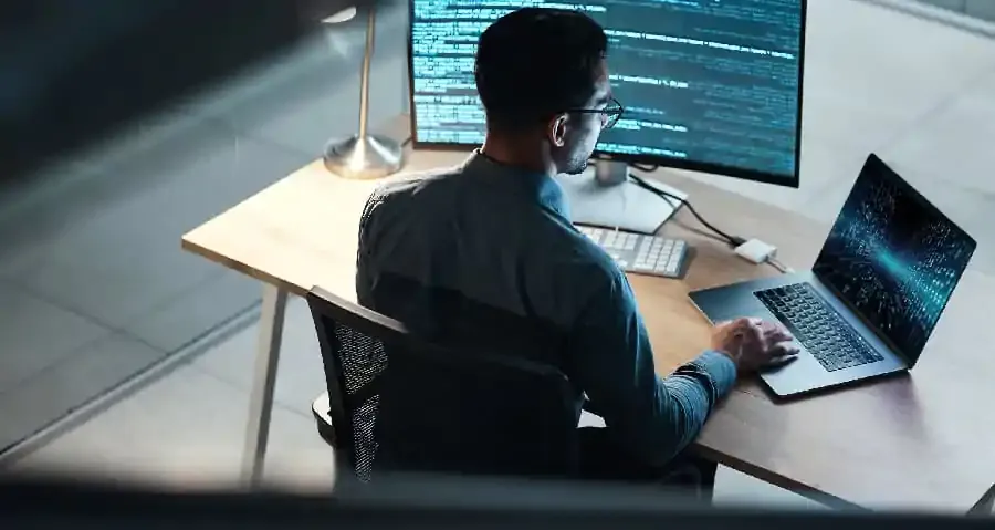 Deletar dados de empresas após demissão: o risco de vingança que vira crime digital