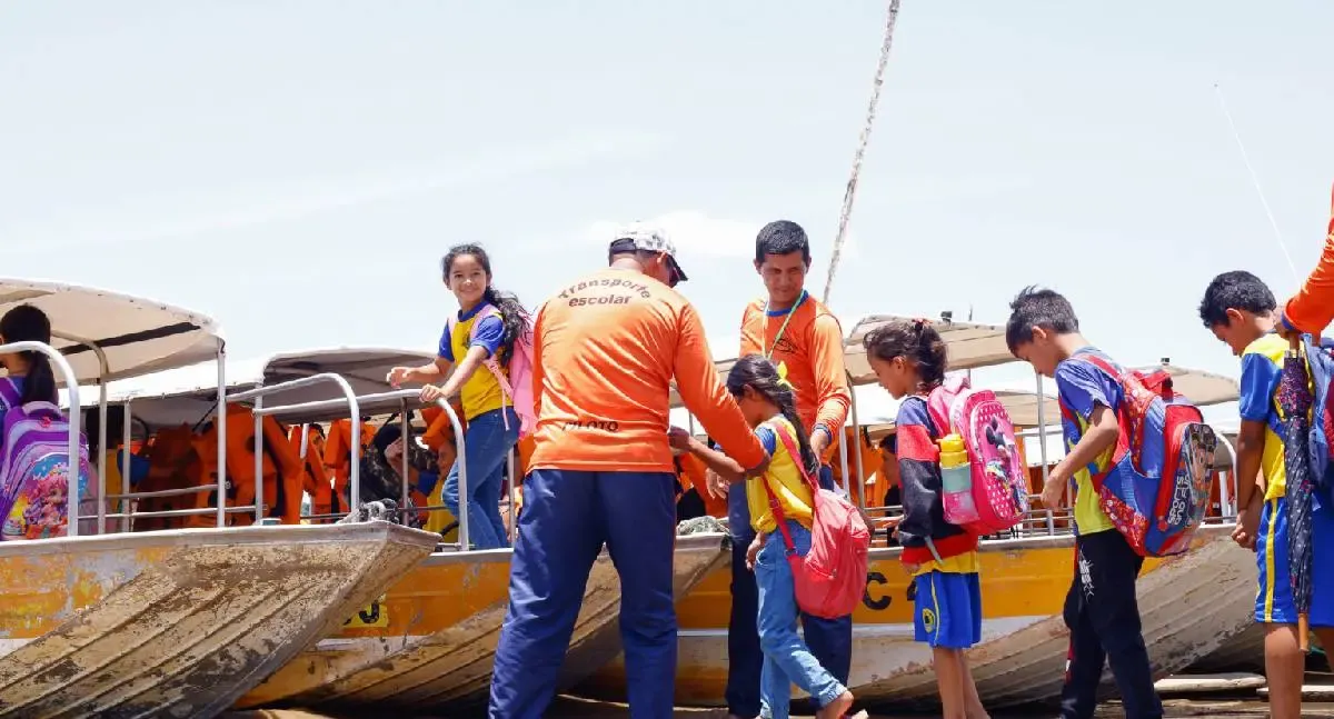 Governo de RO mantém 63 rotas fluviais no coração da Amazônia que levam estudantes até escolas