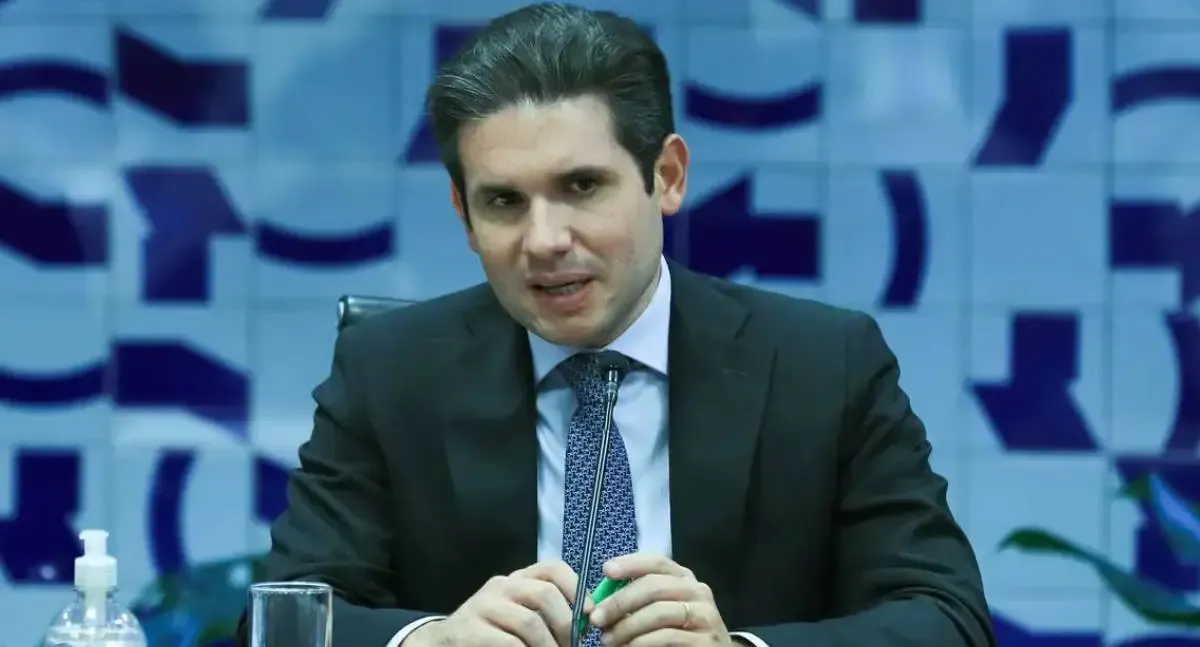 Hugo Motta confirma votação de isenção do Imposto de Renda hoje