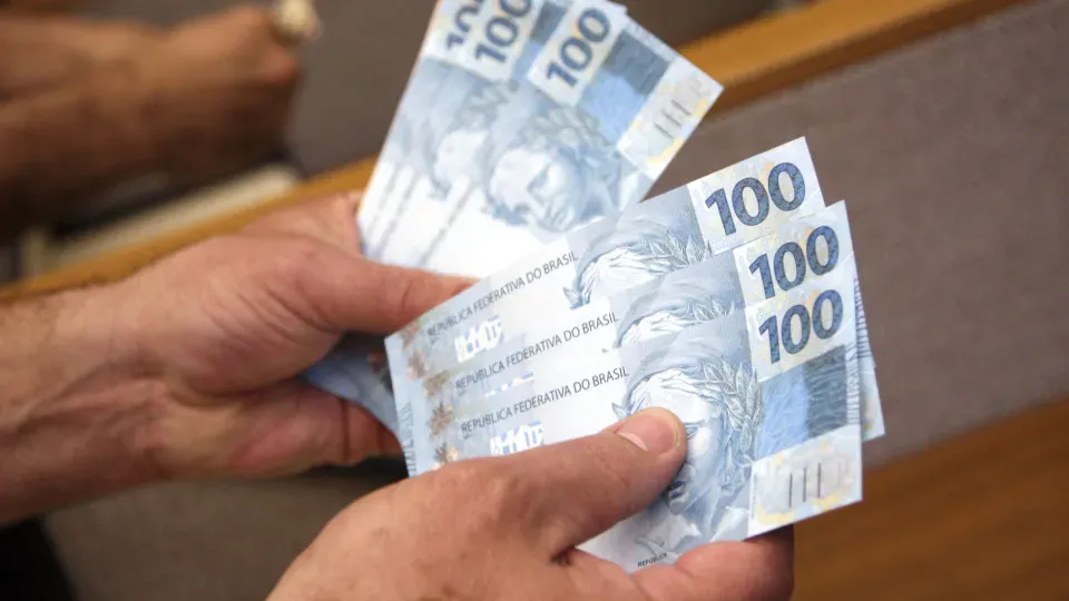 Primeira parcela do 13º será depositada em novembro