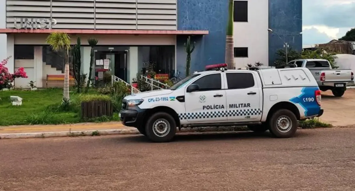 Homem usa banheiro feminino duas vezes e questiona PM: “Sabe com quem está falando?”