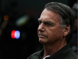 Bolsonaro deve deixar prisão pela primeira vez nesta quarta para cirurgia