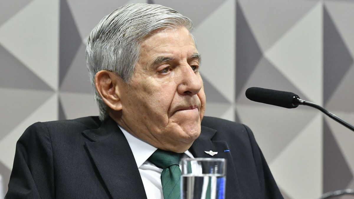 Heleno deixa cadeia para começar a cumprir prisão domiciliar