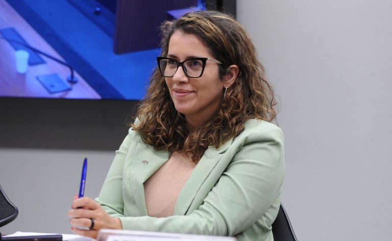 Comissão aprova recursos para acessibilidade e incentivo a bibliotecas comunitárias