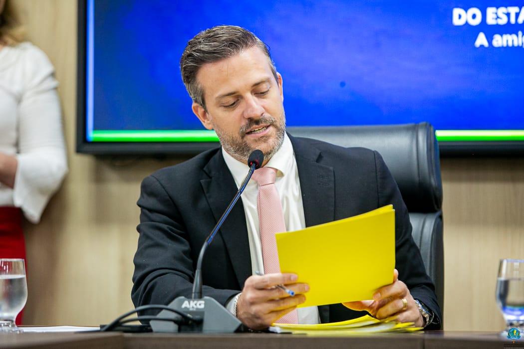 Delegado Lucas indica obras urgentes de pavimentação para o distrito de Três Coqueiros