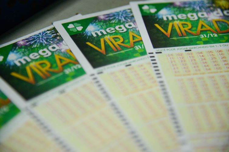 Loterias Caixa sorteia em instantes as seis dezenas da Mega da Virada