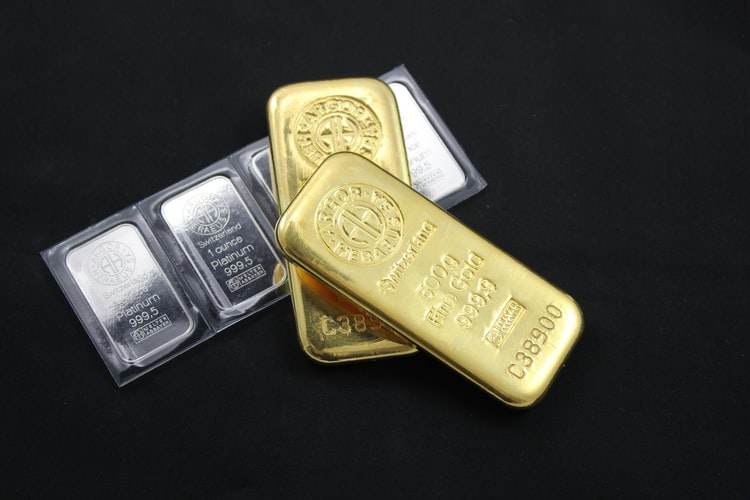 Ouro e prata saltam após investigação sobre o Fed