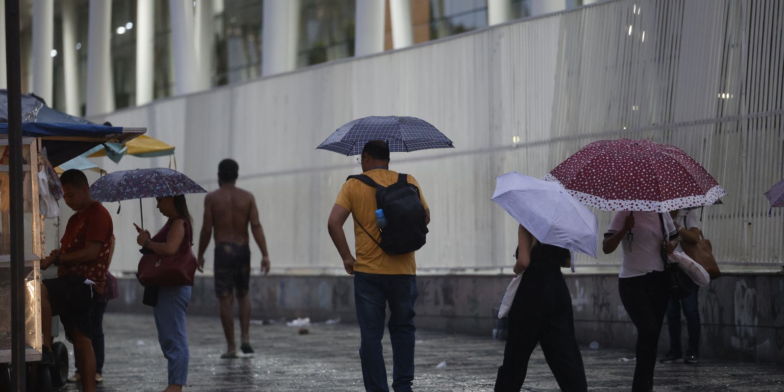 País com maioria das regiões em alerta de chuvas intensas nesta quarta