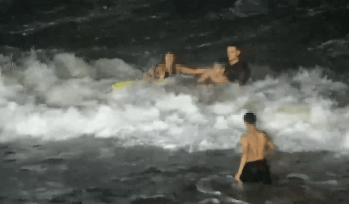 Policial de folga salva jovens de afogamento em praia do Ceará