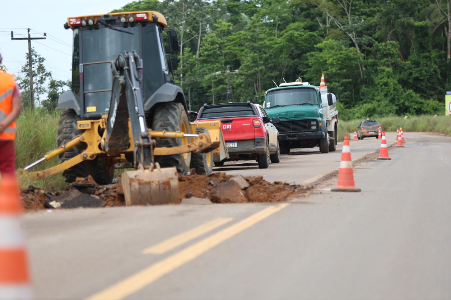 Após solicitação de Pedro Fernandes, BR-421 começa a receber manutenção