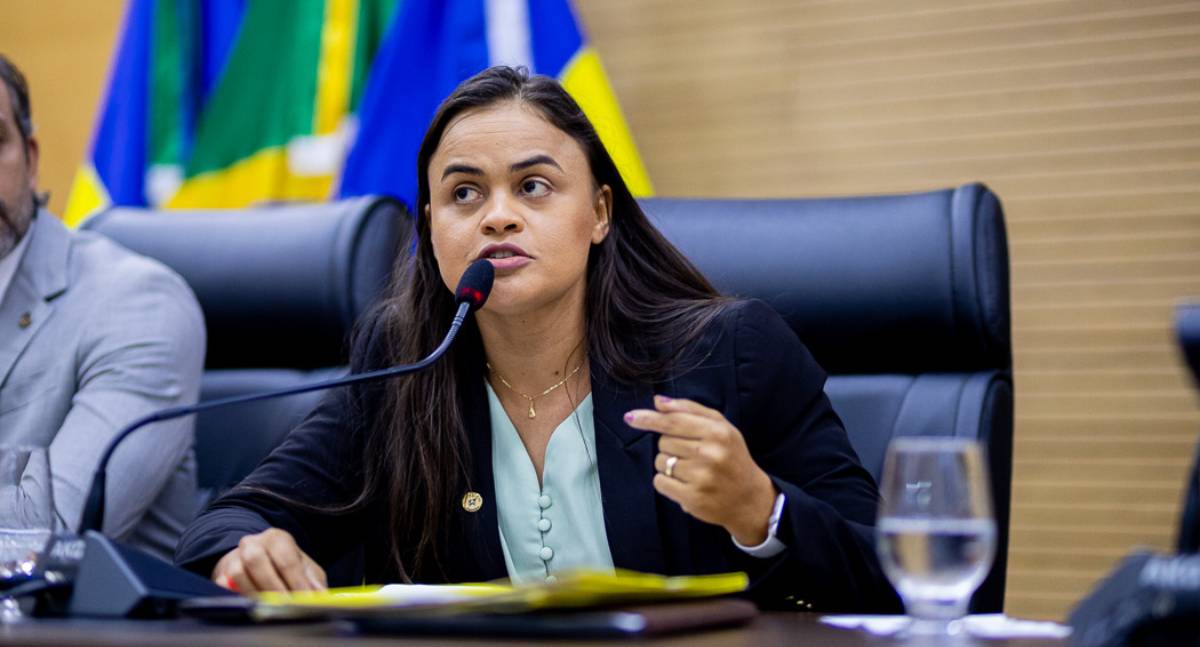 Dra. Taíssa pede reforma de quadra em escola de Jacinópolis