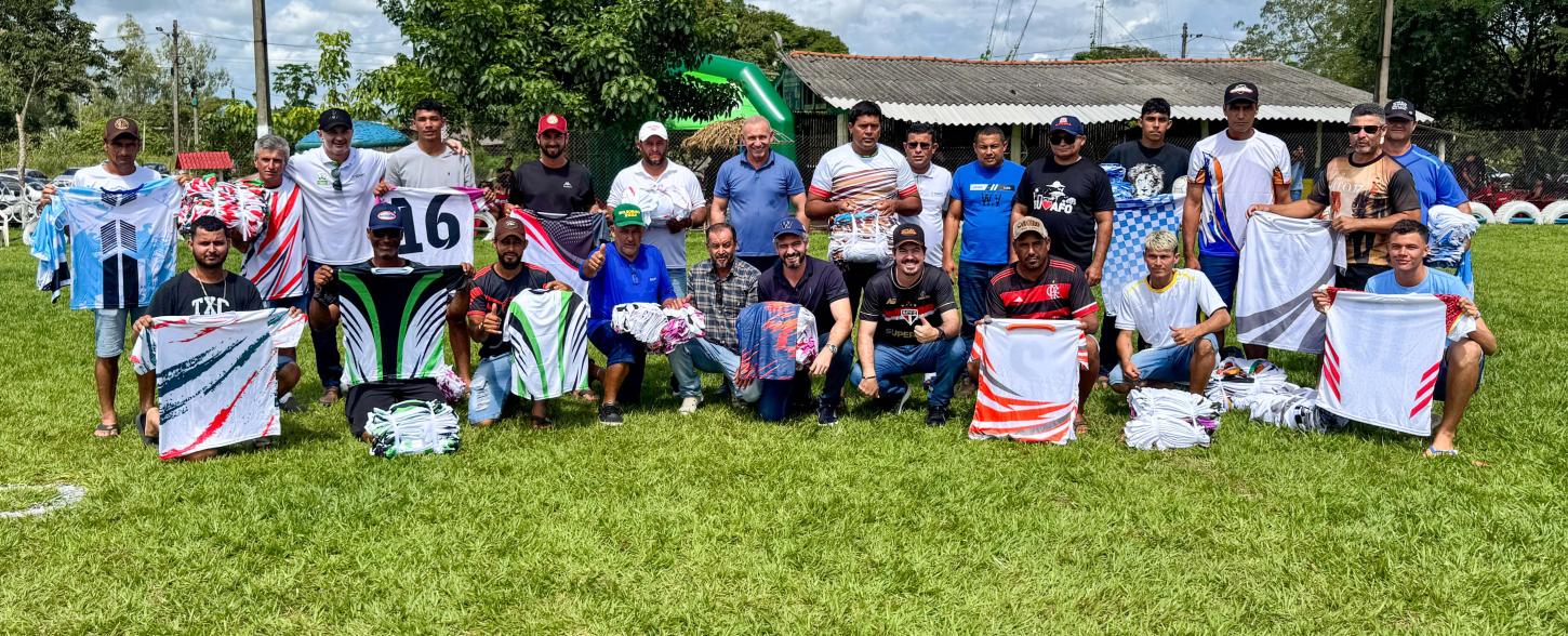 Ezequiel Neiva entrega uniformes para 26 equipes que disputarão a 4ª Taça Vila Marcão, em Alta Floresta