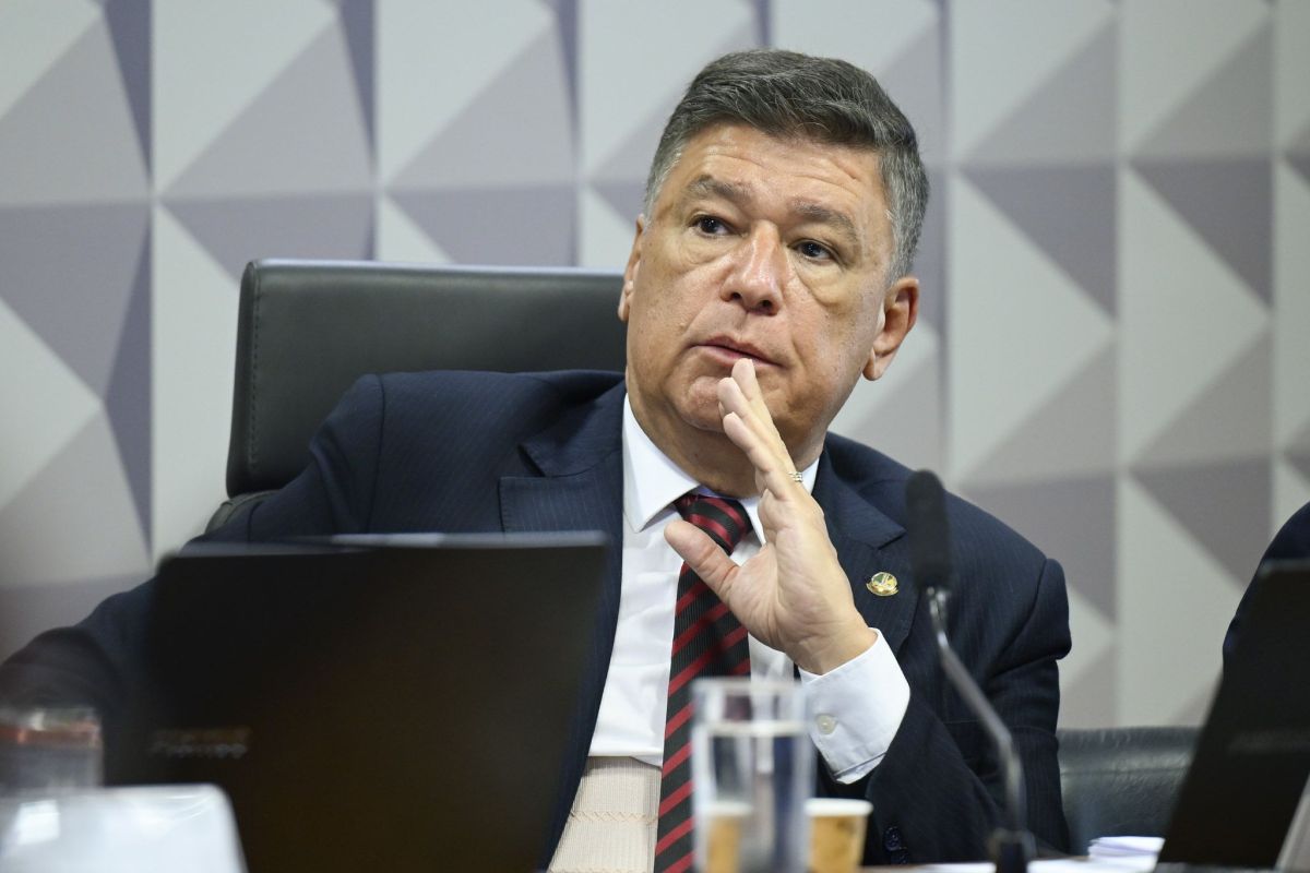 Presidente da CPMI do INSS critica Dino por permitir silêncio de depoente