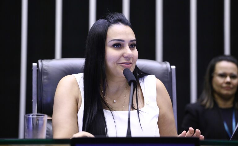 Projeto estabelece diretrizes para atendimento de mulheres com adenomiose no SUS