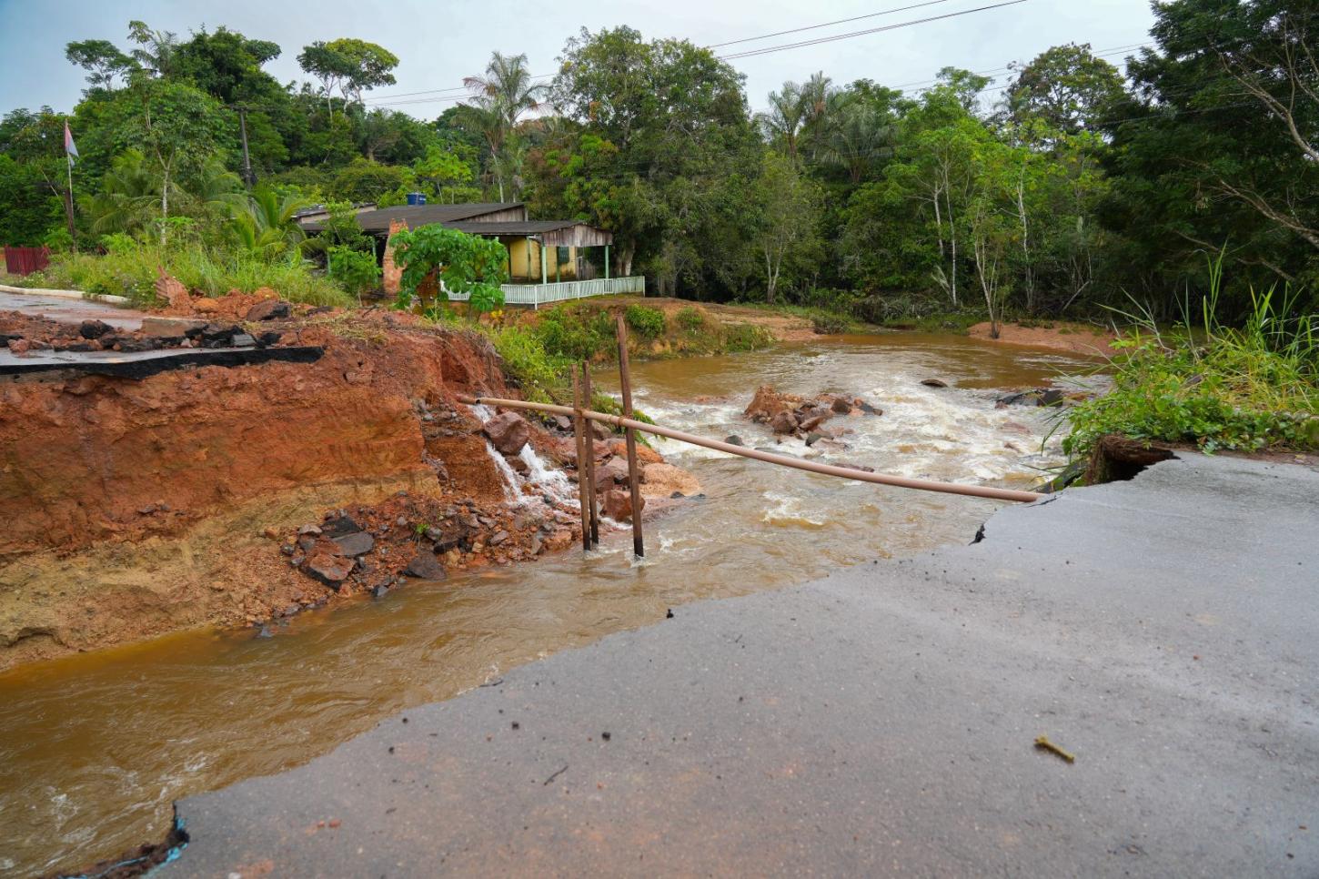 Prefeitura inicia construção de ponte na Estrada de Santo Antônio
