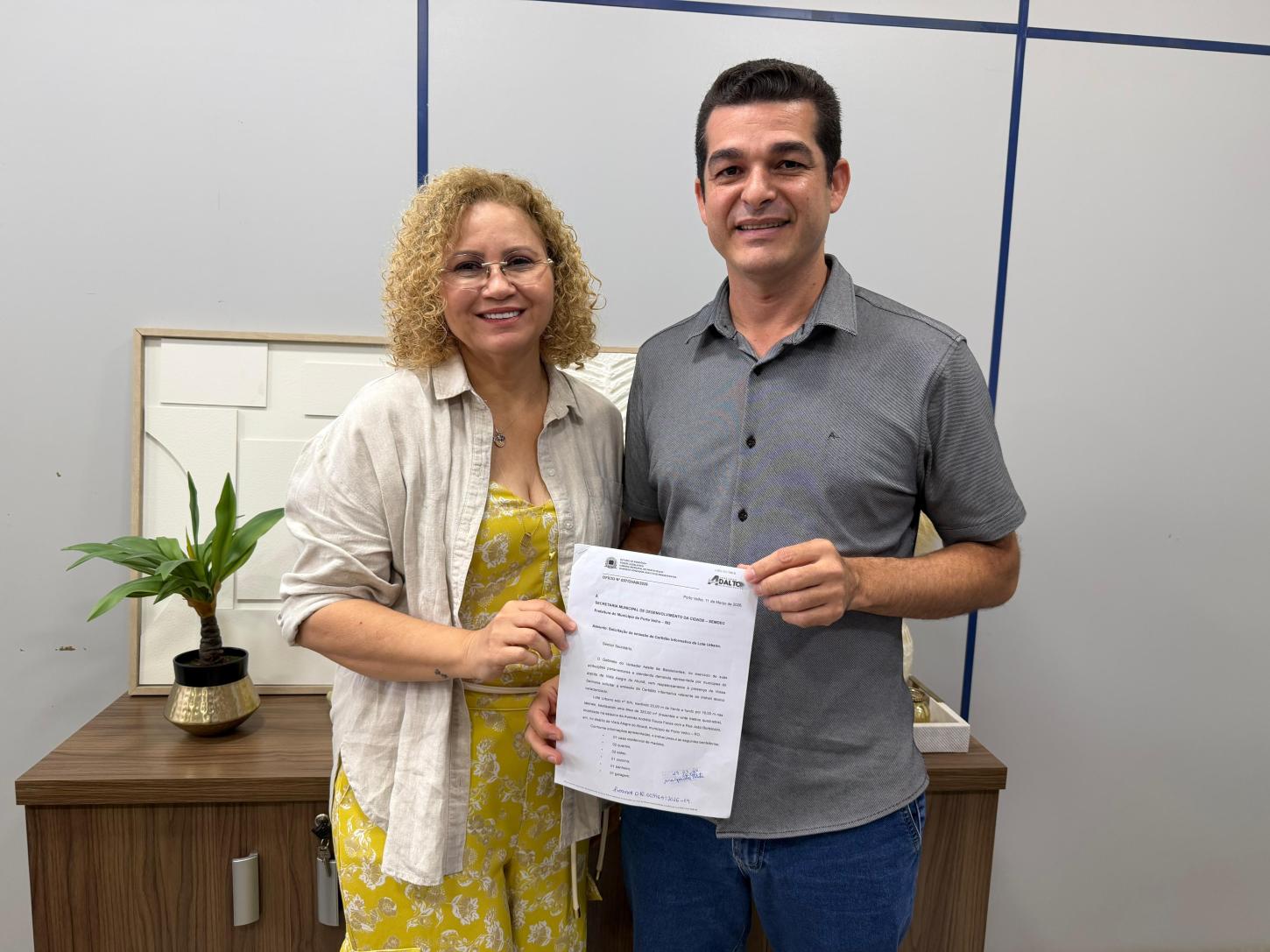 Vereador Adalto de Bandeirantes realiza visita à Semdec e se reúne com secretária adjunta para tratar dos ajustes finais do Cemitério