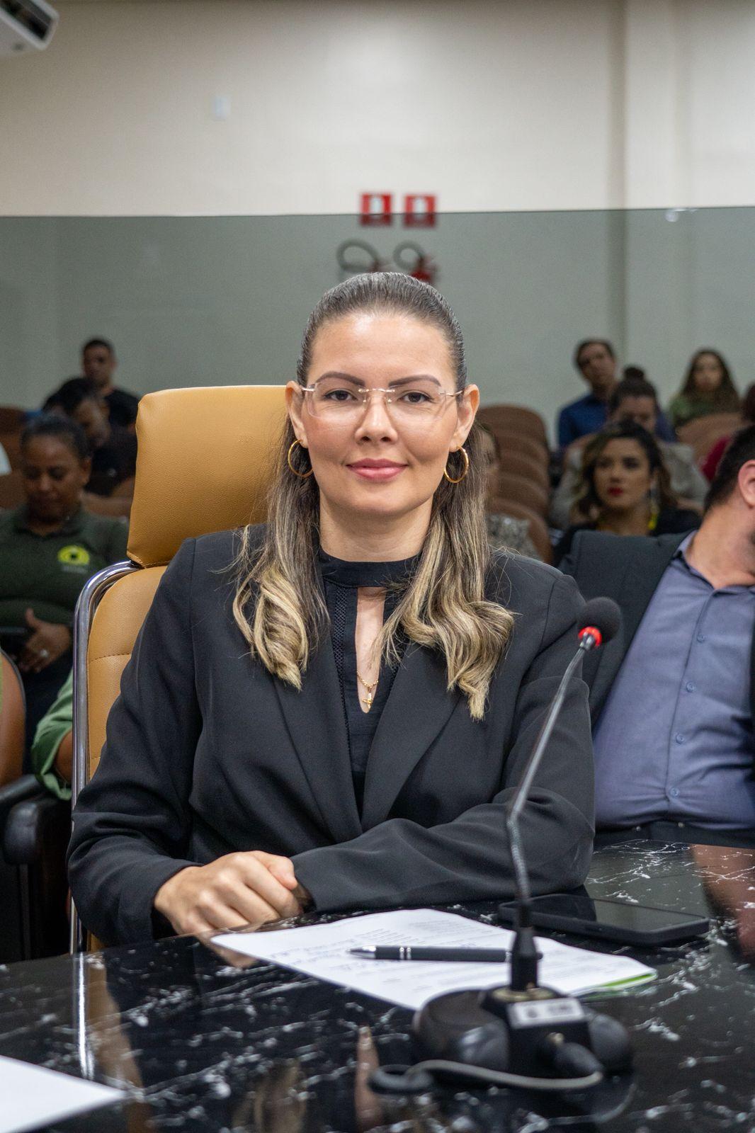 Vitória das mães atípicas e protetores de animais: Câmara aprova projeto de Sofia Andrade que proíbe fogos com estampido em Porto Velho