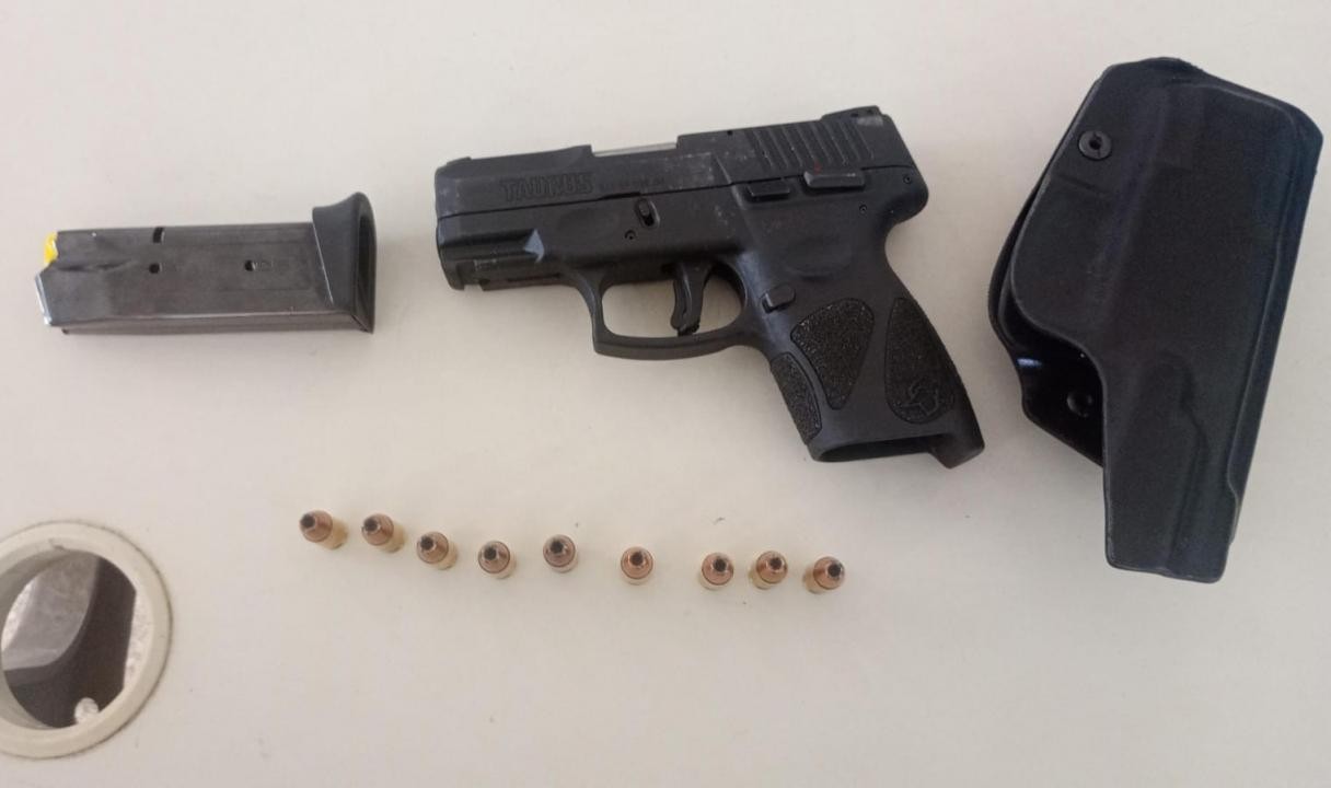 ARIQUEMES – POLÍCIA MILITAR APREENDE ARMA DE FOGO APÓS DESENTENDIMENTO NO TRÂNSITO