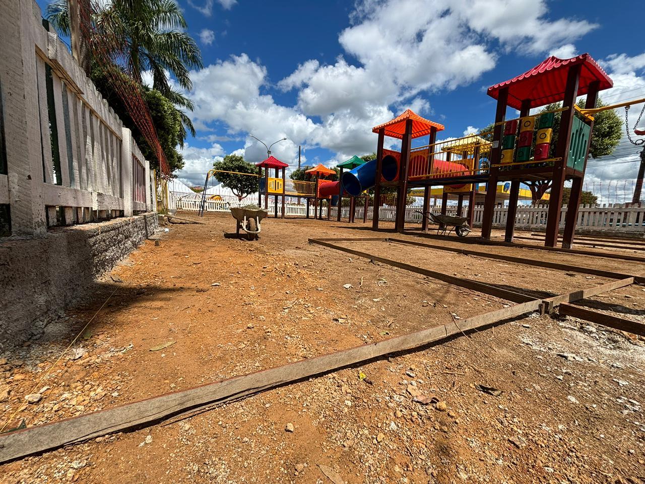 Deputado Alan Queiroz destina R$ 30 mil para piso do espaço infantil da Praça Jonas Ferreti, em Buritis