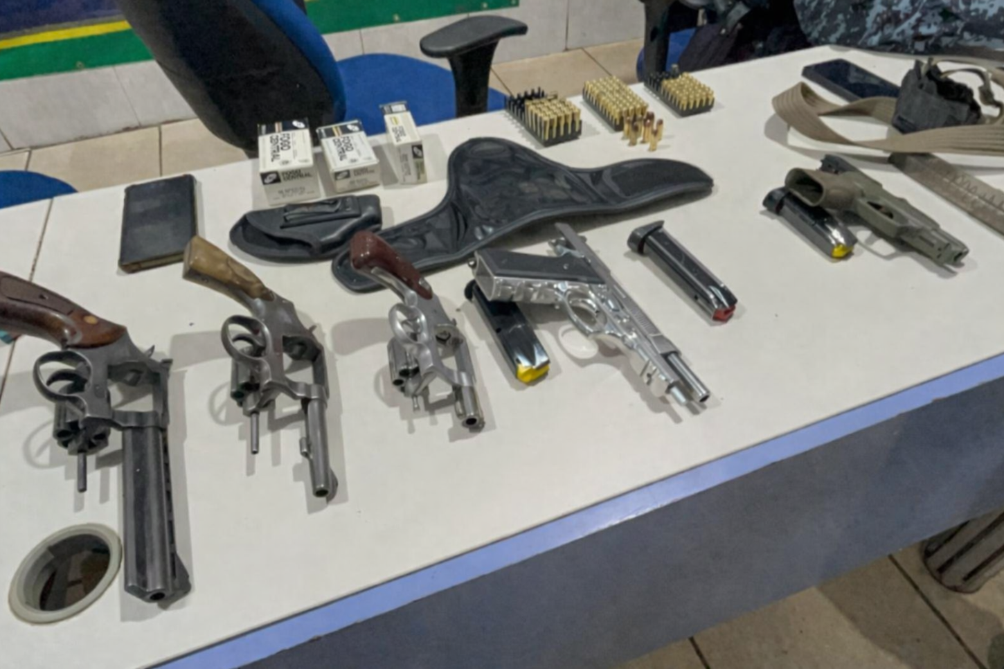Força Tática do 1º Batalhão prende dupla com seis armas e munições em Porto Velho