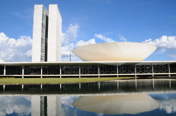 MP prevê R$ 18,5 bilhões em crédito para exportadores afetados por novo tarifaço dos EUA