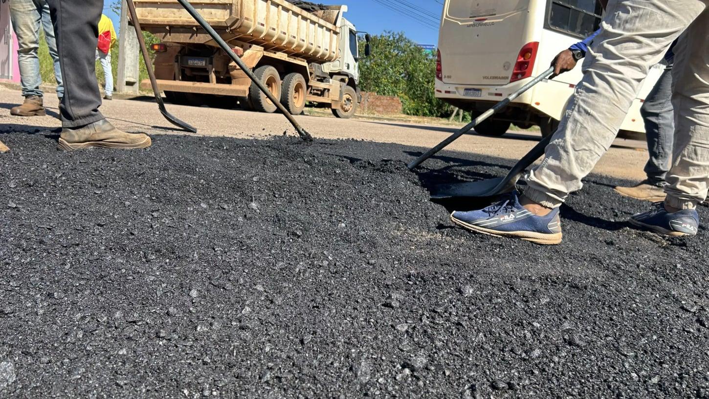 Tapa-buraco avança no Cohab e melhora condições de tráfego para moradores