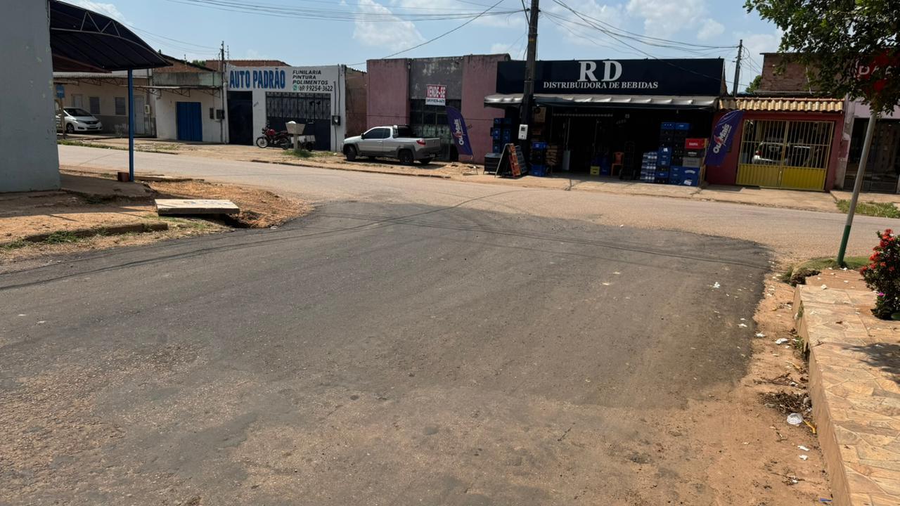 Tapa-buracos melhora condições de tráfego na Rua Percy Holder após solicitação do vereador Edimilson Dourado