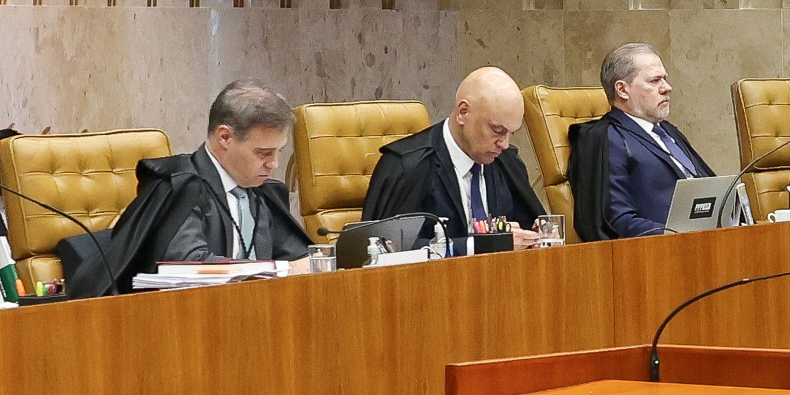 Moraes acusa Mendonça de querer incluir seu nome em delação de Vorcaro