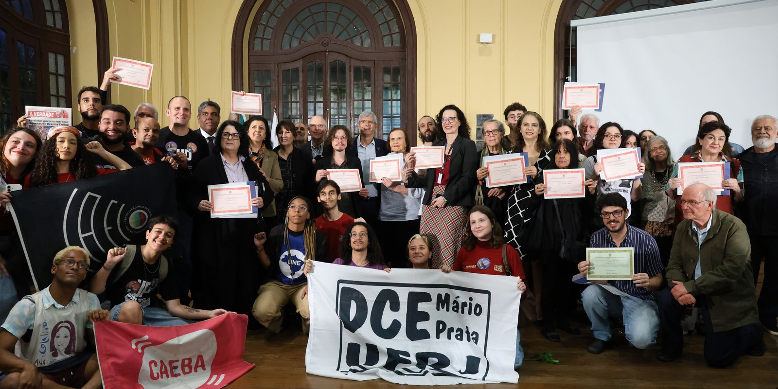 UFRJ homenageia vítimas da ditadura com diplomas póstumos