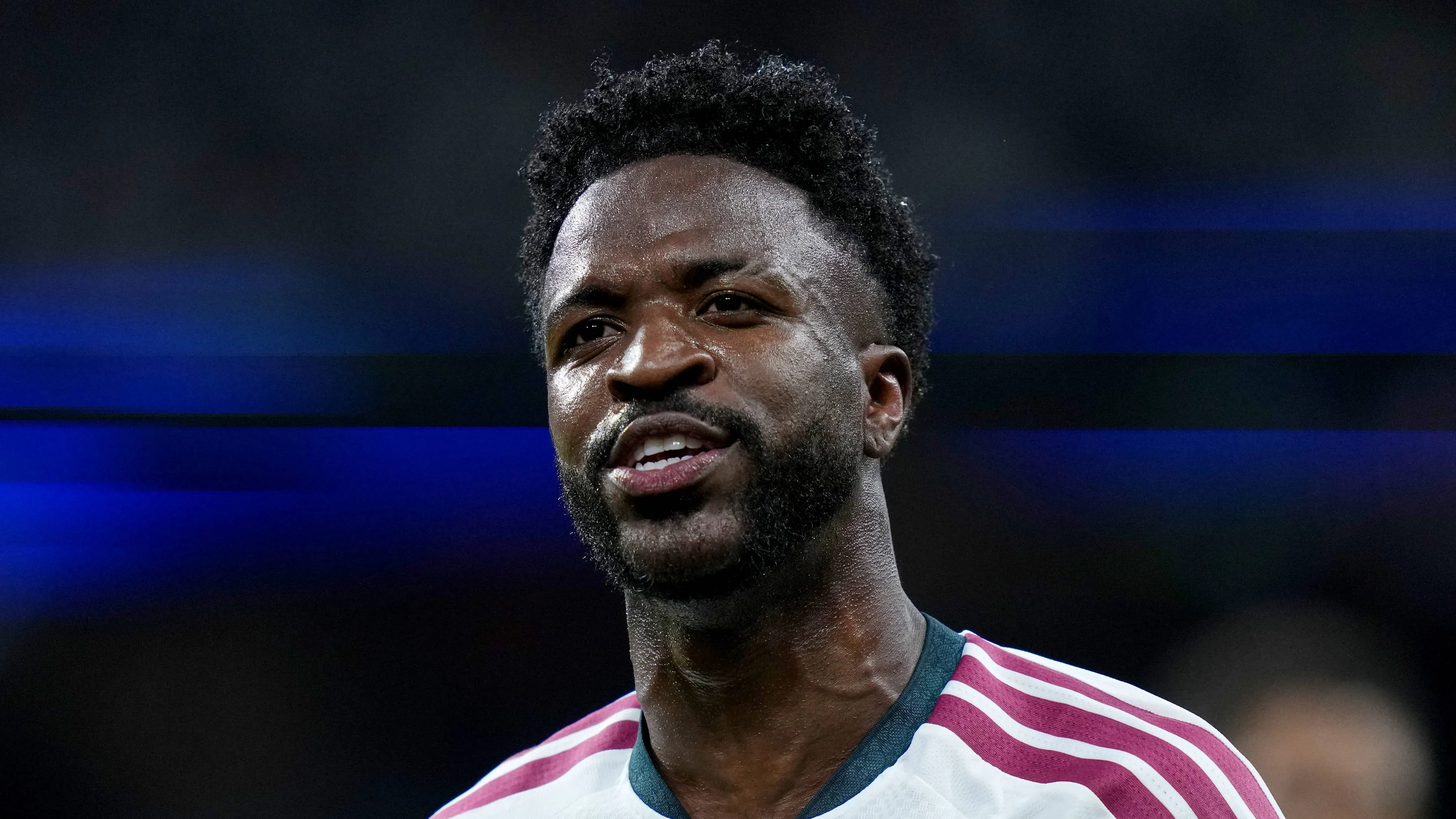 ‘Ação feia, suja e traiçoeira’: Ex-Barcelona condena atitude de Vinícius Junior e aprova expulsão
