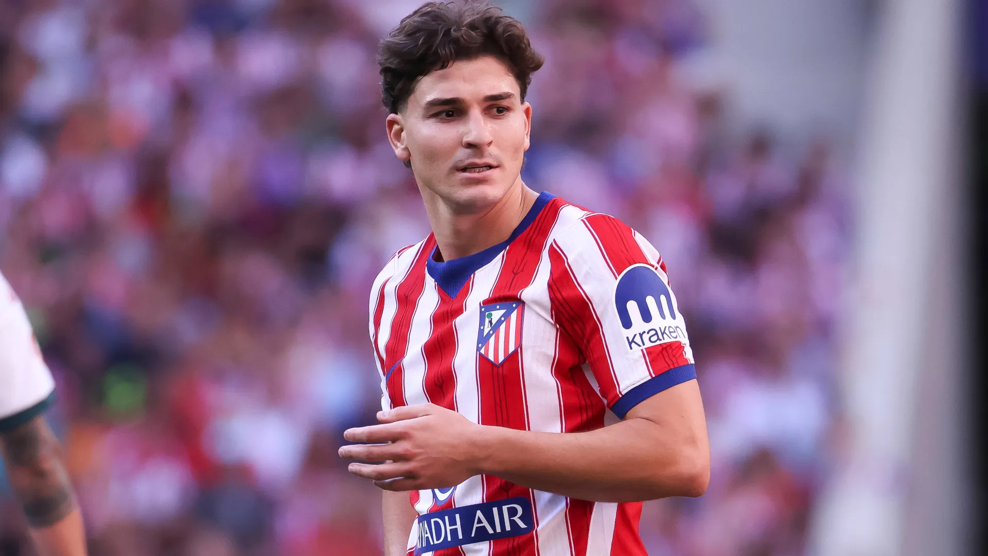 Decisão de Julián Álvarez preocupa o Arsenal na disputa com o Barcelona