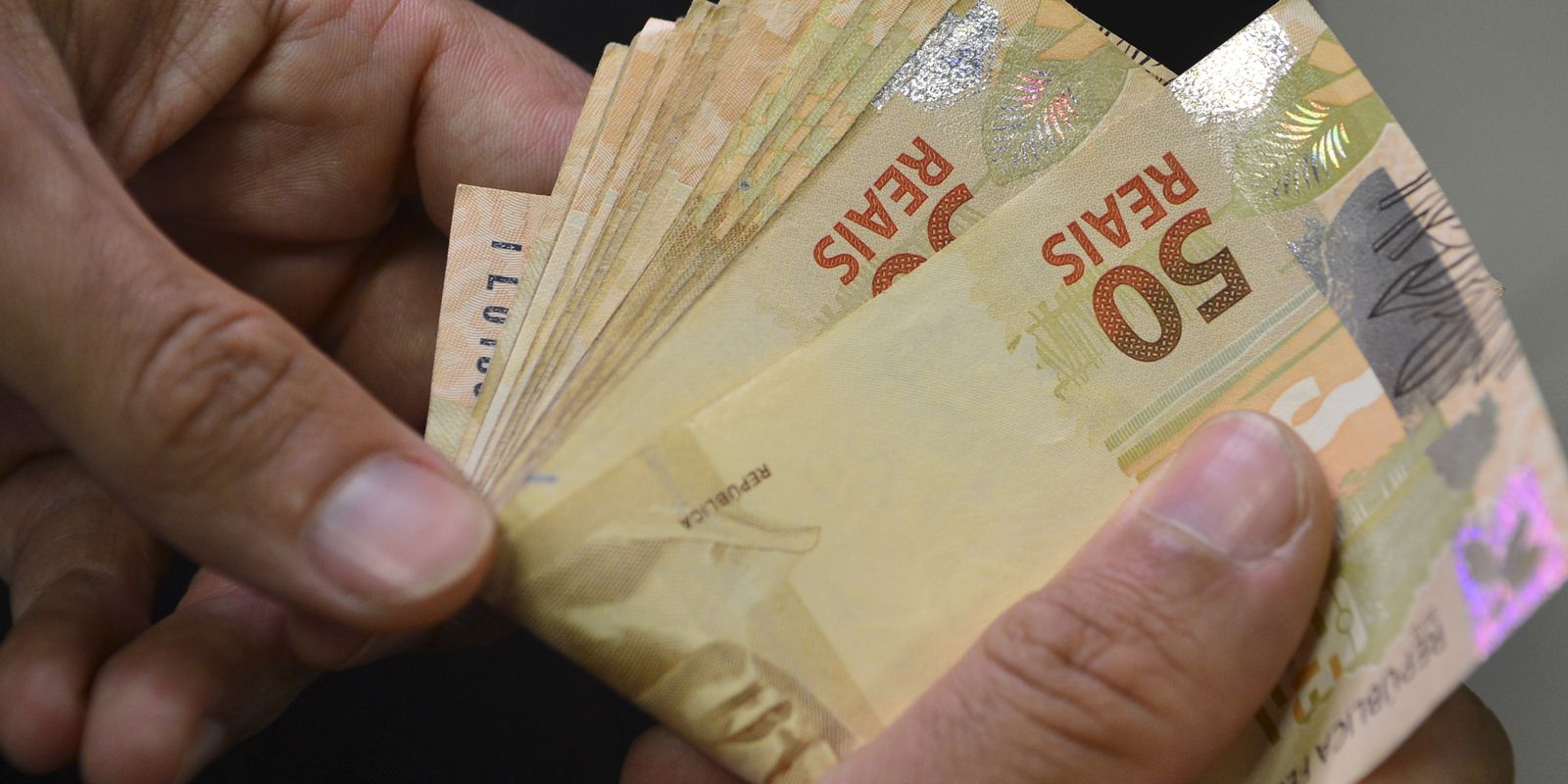 Número de superendividados no Brasil cresceu 75% em cinco anos, diz BC