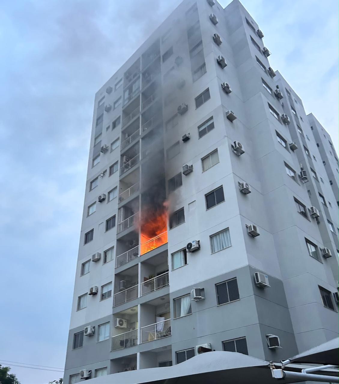 Polícia Militar  agradece apoio de moradores e funcionários durante incêndio em condomínio de Porto Velho